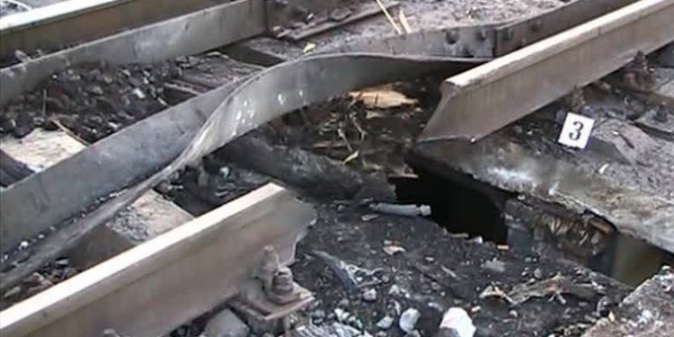 Взрыв под пассажирским поездом в Харьковской прокуратуре назвали диверсией