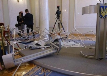 В Раде собираются взыскать с нардепов убытки из-за драки