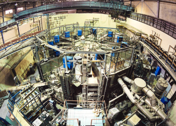 Нажива или саботаж? Двое рабочих из Молдавии сняли 5 тонн меди с уникальной термоядерной установки в Москве