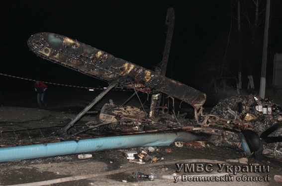 Возле Луцка самолет-“кукурузник” с контрабандными сигаретами упал на дом