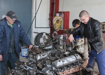 Работники Южно-Украинской АЭС отремонтировали для «79-ки» 6 двигателей для БТРов и доставили их на передовую