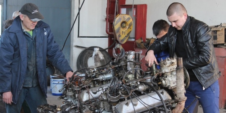 Работники Южно-Украинской АЭС отремонтировали для «79-ки» 6 двигателей для БТРов и доставили их на передовую