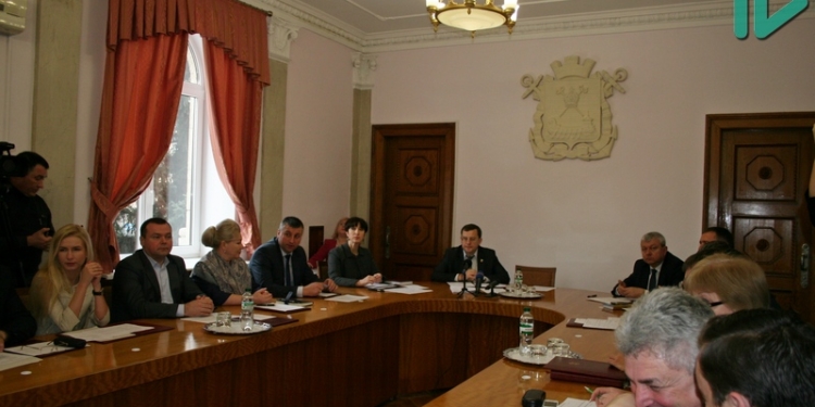 Не 4,5 и не 5 гривен, но подорожает с завтра: решение о повышении тарифов на проезд не устроило ни перевозчиков, ни общественников