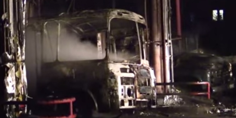 В Славянске на автозаправке взорвался автобус