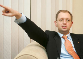 Яценюк требует конфисковать $1,4 млрд Януковича