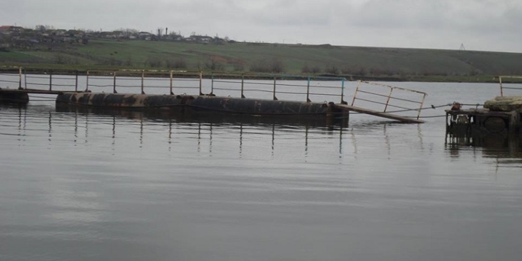 На ремонт поврежденного непогодой понтонного моста между селами Снигиревского района внутренних резервов нет?
