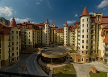 Сын Авакова купил 6-комнатную квартиру у экс-регионала за миллион долларов