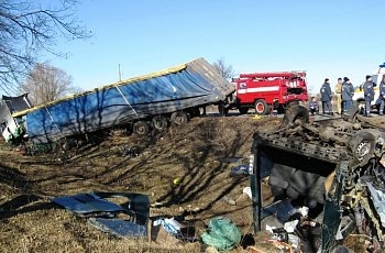 На Полтавщине при столкновении фуры и автобуса погибли 7 человек