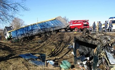 На Полтавщине при столкновении фуры и автобуса погибли 7 человек
