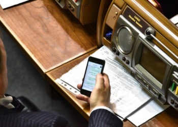 Левочкин и Фурсин пытались сорвать голосование в Раде: фотофакт