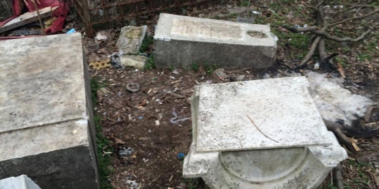 Нардеп Тарас Креминь шокирован увиденным на «Николаевском некрополе» и хочет, чтобы правоохранители нашли вандалов