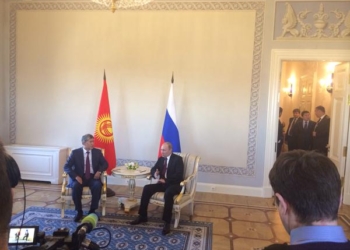 Не дождались. Путин появился на публике