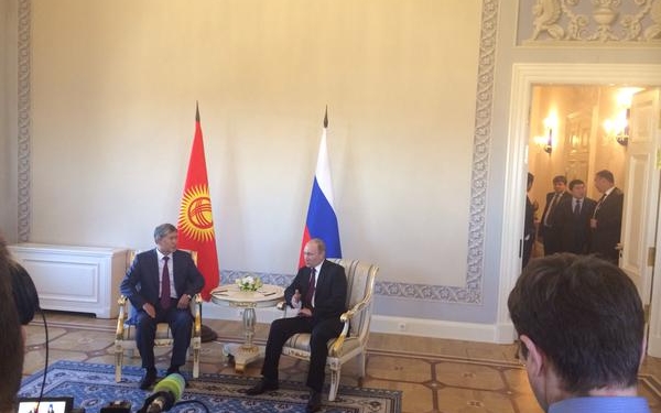 Не дождались. Путин появился на публике