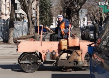 В Николаеве начался ремонт дорог. Насколько долговечными окажутся дорожные “пломбы”? Начинаем эксперимент