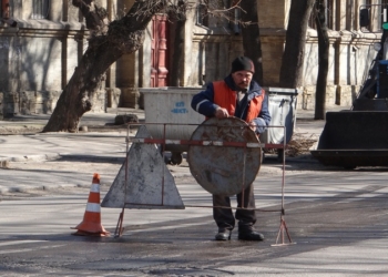 В Николаеве начался ремонт дорог. Насколько долговечными окажутся дорожные “пломбы”? Начинаем эксперимент
