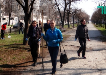 Избавиться от внешней и внутренней депрессии: сотни горожан вышли на субботник