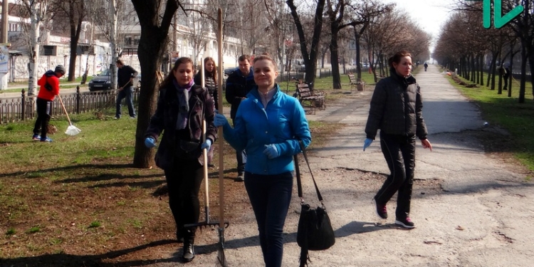 Избавиться от внешней и внутренней депрессии: сотни горожан вышли на субботник