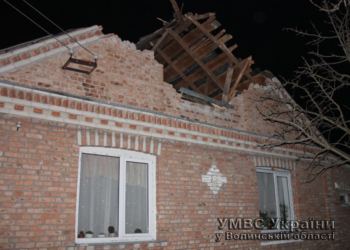 Возле Луцка самолет-“кукурузник” с контрабандными сигаретами упал на дом