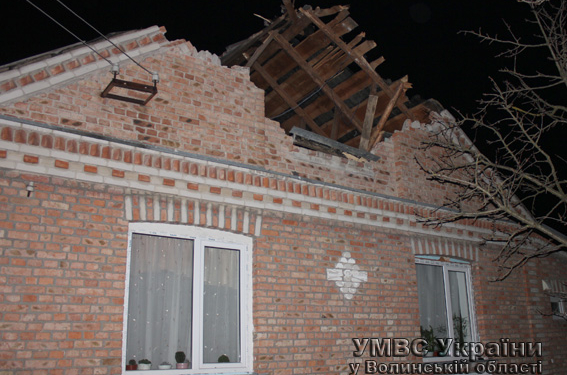 Возле Луцка самолет-“кукурузник” с контрабандными сигаретами упал на дом