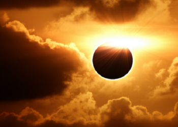 Завтра произойдет самое крупное солнечное затмение за последние 16 лет