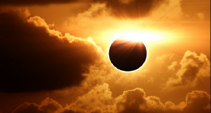 Завтра произойдет самое крупное солнечное затмение за последние 16 лет