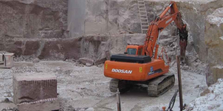 Прокуратура требует отобрать у арендатора гранитный карьер в Доманевском районе