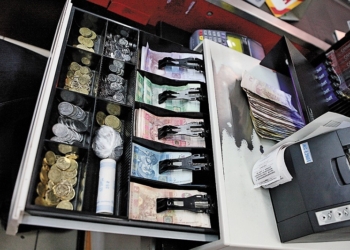 Снова Вознесенск, снова магазин, только грабитель – в солнцезащитных очках, а не в шарфе