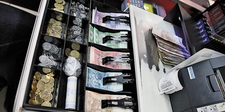 Снова Вознесенск, снова магазин, только грабитель – в солнцезащитных очках, а не в шарфе