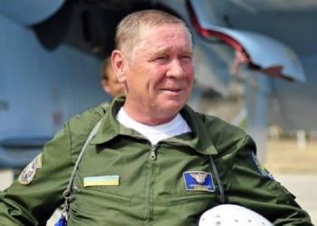 Последний полет: в Виннице попрощались с легендарным летчиком Василием Никифоровым