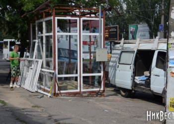 Земельный участок в районе пересечения ул.Московской и пр.Ленина обязаны вернуть городской общине. А куда денут остановку?