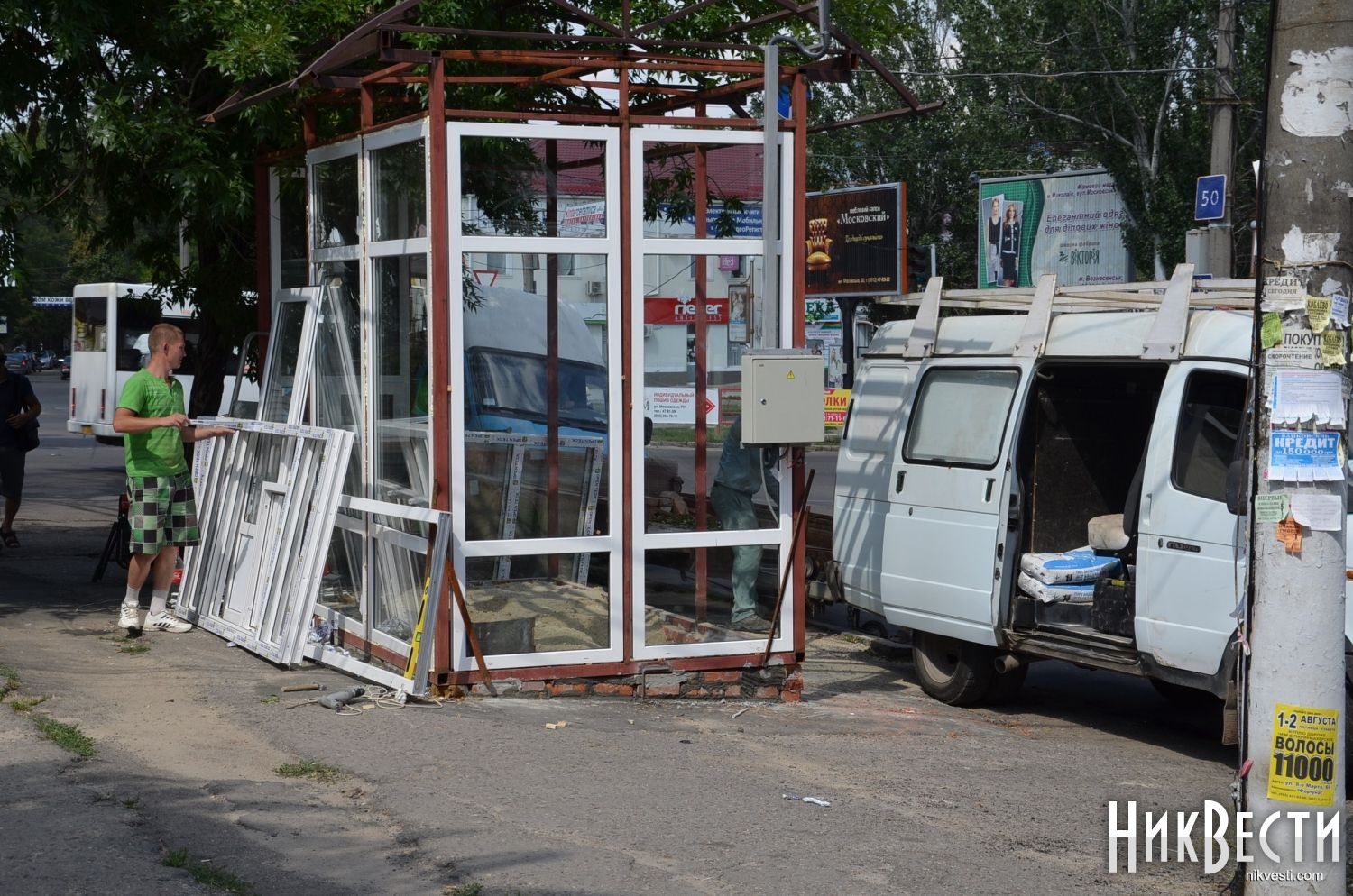 Земельный участок в районе пересечения ул.Московской и пр.Ленина обязаны вернуть городской общине. А куда денут остановку?