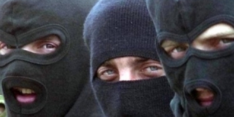 В Южноукраинске трое в масках ворвались в квартиру частного предпринимателя