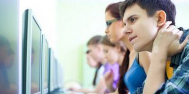 В Первомайске определились, до которого часа школьники города могут находиться в интернет-кафе