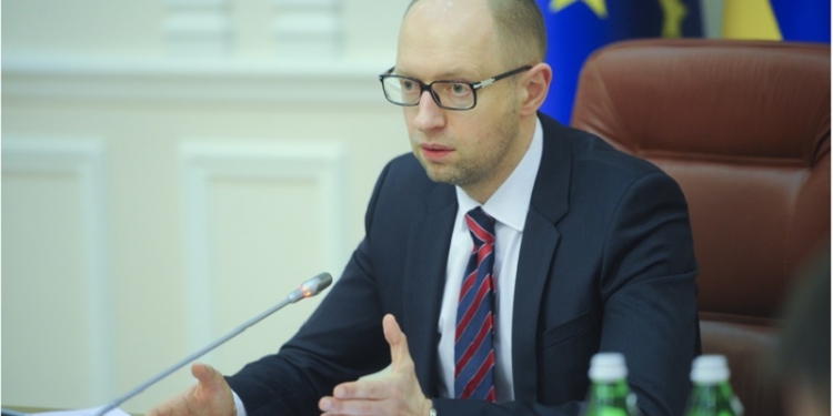 Яценюк отстранил от должности руководителей Юго-Западной железной дороги и Госфининспекции