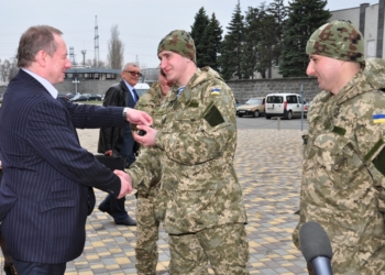 Президент «Энергоатома» во время рабочего визита на ЮУ АЭС вручил два джипа военным