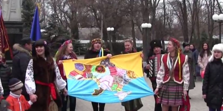 Николаевцы в Каштановом сквере встречали весну