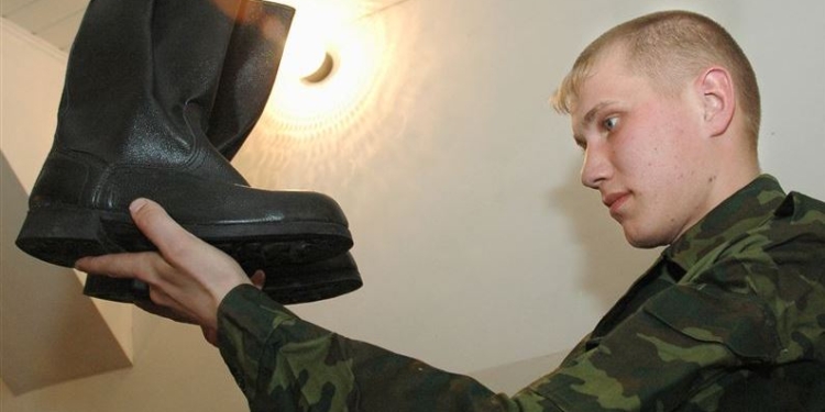 Электронная база данных призывников в военкоматах была уничтожена в 2012 – Порошенко