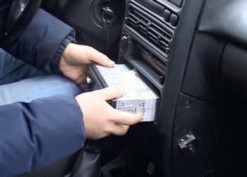 Шайка бездомных воровала ценные вещи из автомобилей николаевцев