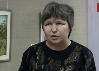 В Николаеве открылась персональная выставка “аналитика цвета” Инны Андражевской