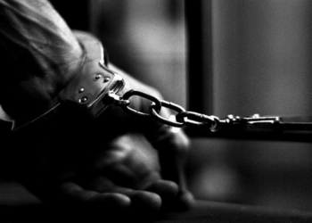 Арестованный грабитель устроил погром в херсонском суде