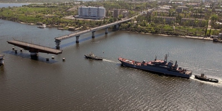 До 1 апреля на Варваровском и Ингульском мостах проведут ямочный ремонт