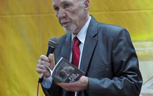 “Чистое время”: николаевский поэт Владимир Пучков представил свою новую книгу