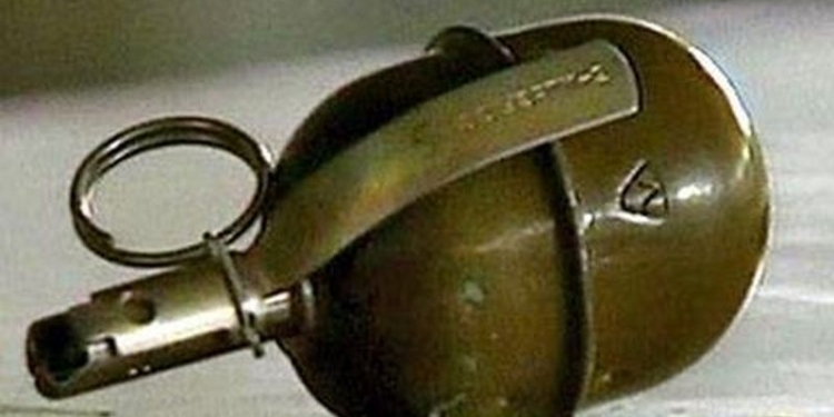 В Киеве на Подоле неизвестный бросил боевую гранату во двор дома