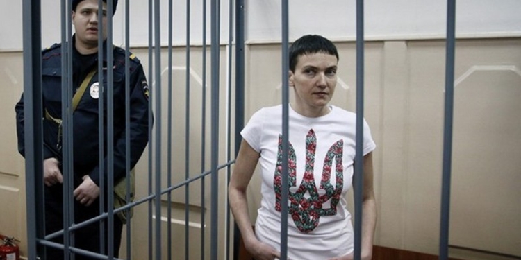 На 82-й день голодовки Надежду Савченко привезли в московский суд