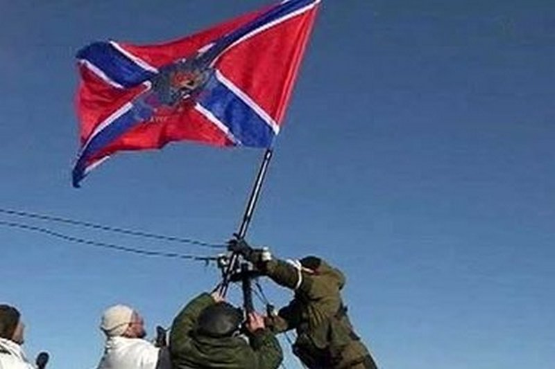 Двое херсонцев с флагом "Новороссии" решили захватить херсонский вокзал 1
