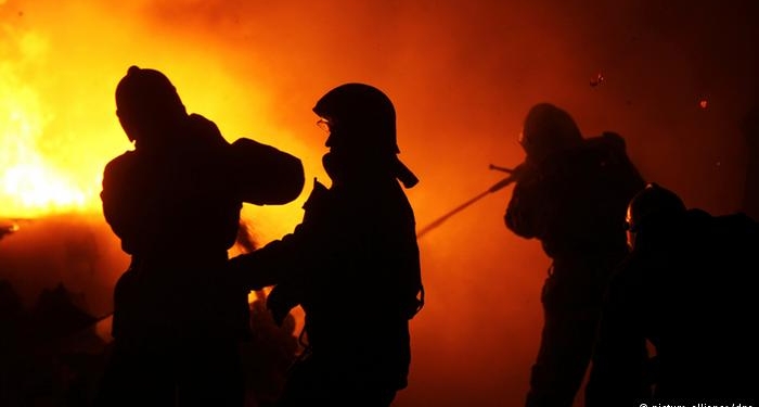 В пригороде Ростова горит склад боеприпасов