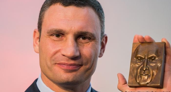 Виталию Кличко вручили премию Конрада Аденауэра