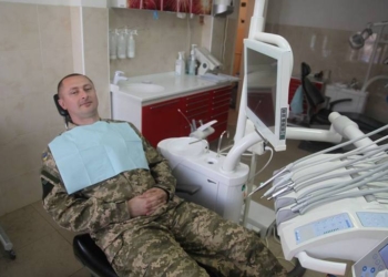 «Чтоб смеялся роток и кусался зубок»: николаевские стоматологи бесплатно помогают участникам АТО