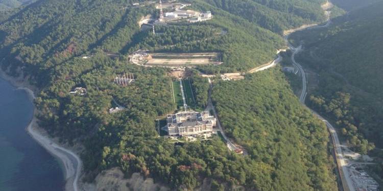 А вы говорите – Межигорье. Обнародовано фото дворца Путина под Геленджиком