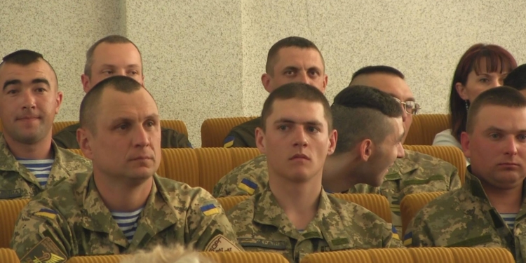 Порошенко в Николаеве подчеркнул, что русскоязычные украинцы любят Украину так же горячо